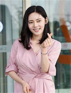 我最爱的人剧情介绍-局长玩寡妇的大乳